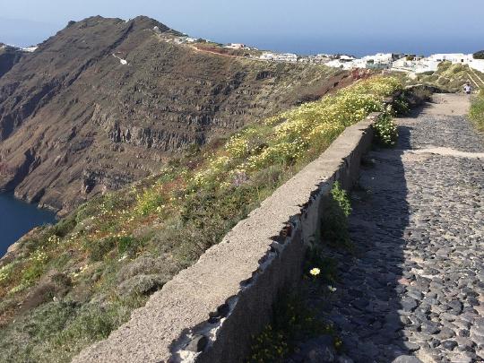 Chemin de randonnée de Fira à Oia, Plein air près de Cally Cave House (grande image)