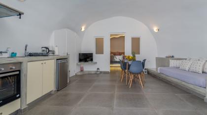 Jacuzzi suite triple 1.jpg